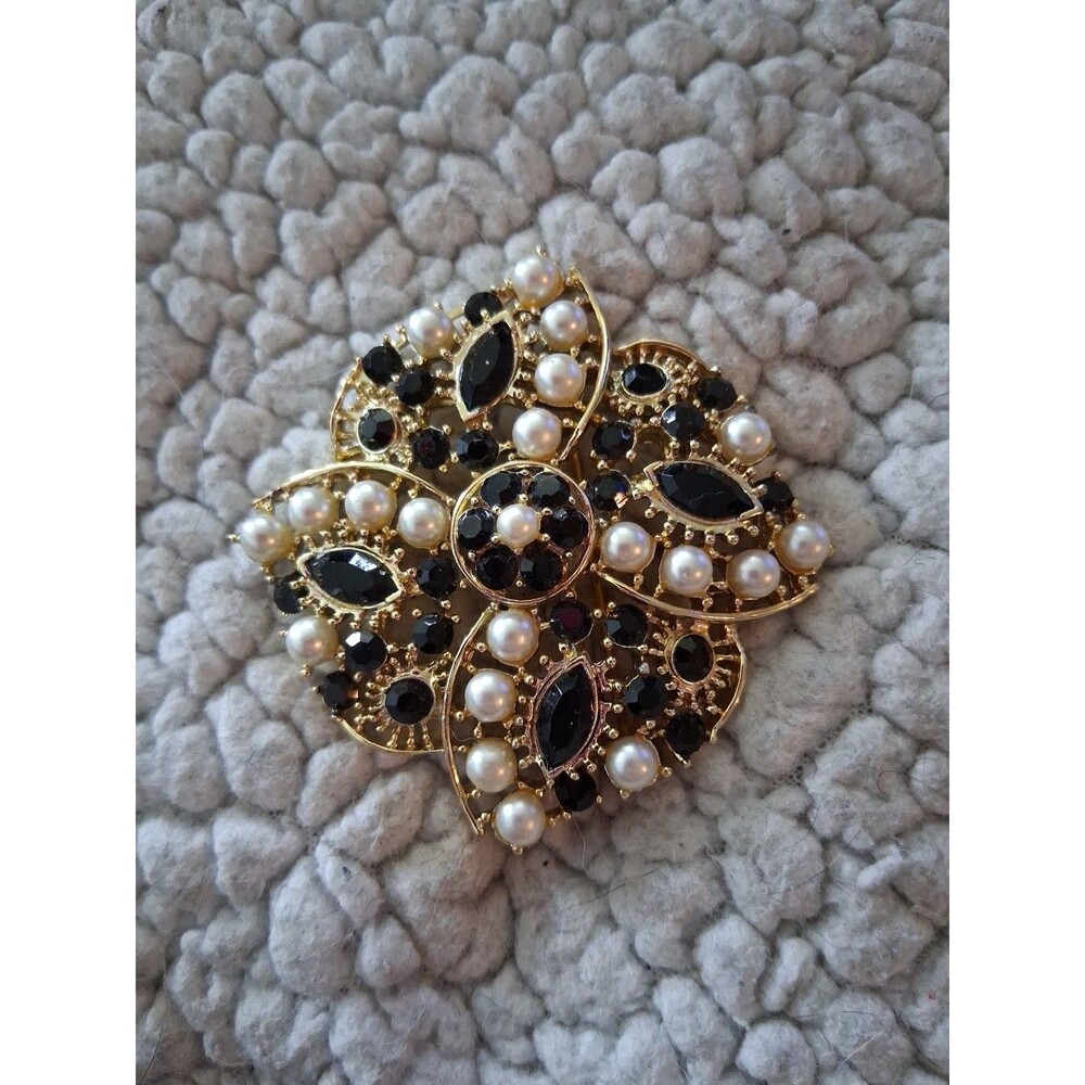 Vintage Unsigned Weiss Black Cabochon Rhinestone Brooch